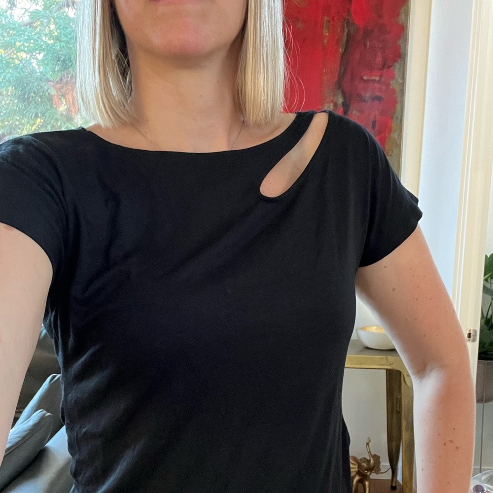 NEW NWT Laila Jayde Cut Out Keyhole Asymmetric Tee, Black Jersey, XS Extra Small View 2